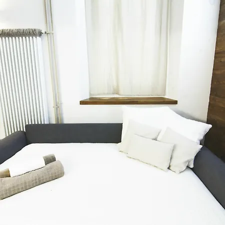 Alessia's Flat - Mac Mahon Apartment *