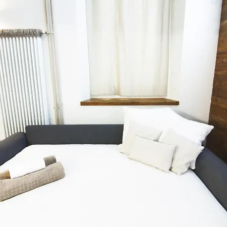 Alessia's Flat - Mac Mahon アパート *
